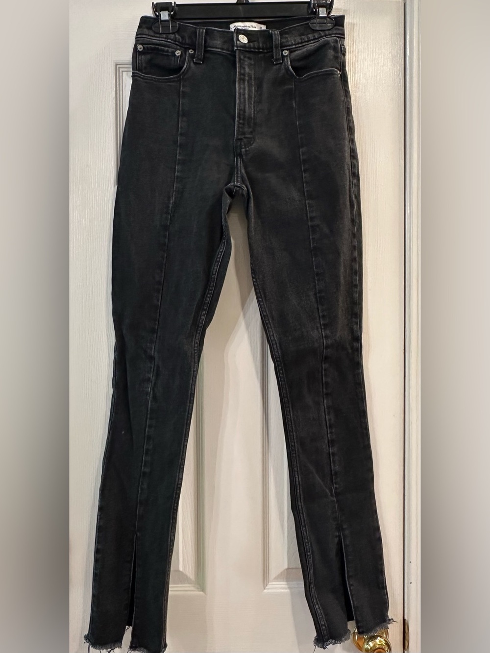 Abercrombie & Fitch Black
High-Rise Skinny Jeans slit cuff raw hem sz 27